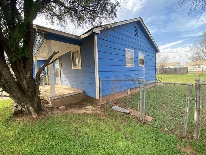 Property Photo: 905 Loyadell Street OK 73521