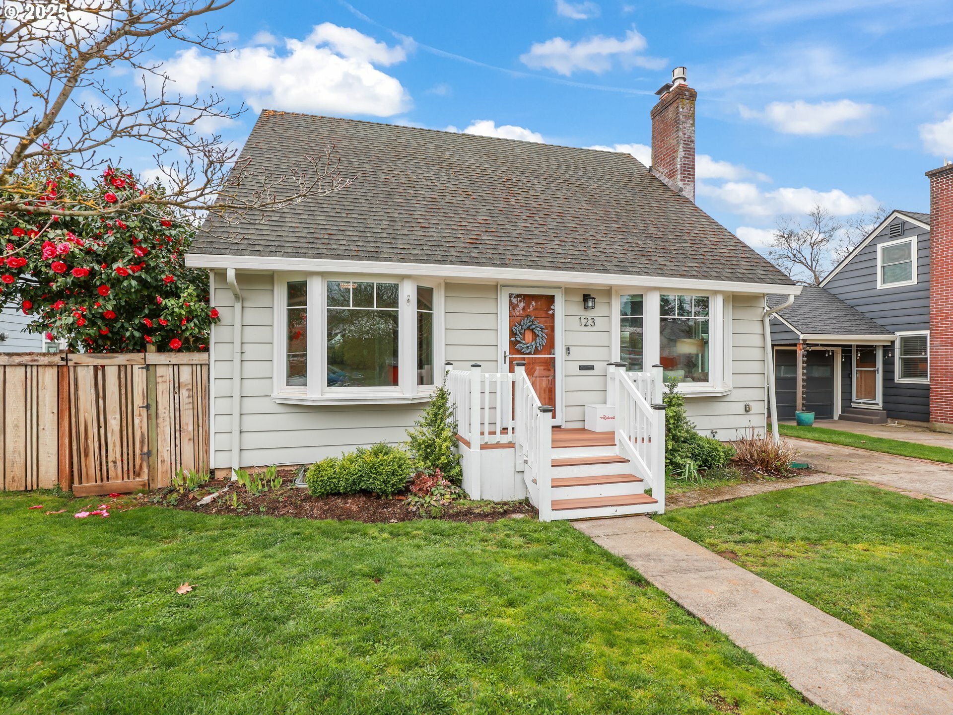 Property Photo: 123 W 30th St WA 98660