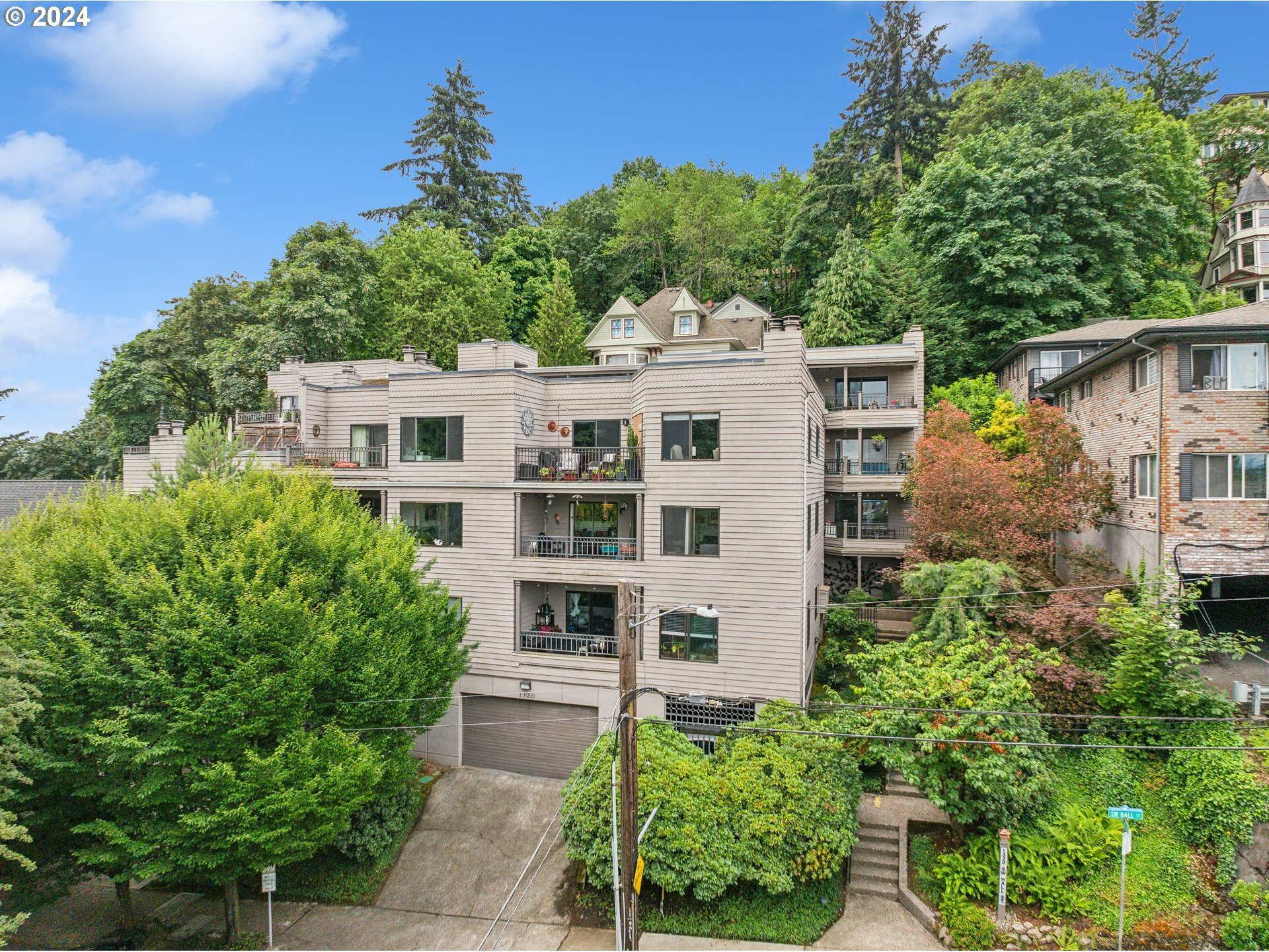 Property Photo: 1320 SW Hall St 304 OR 97201