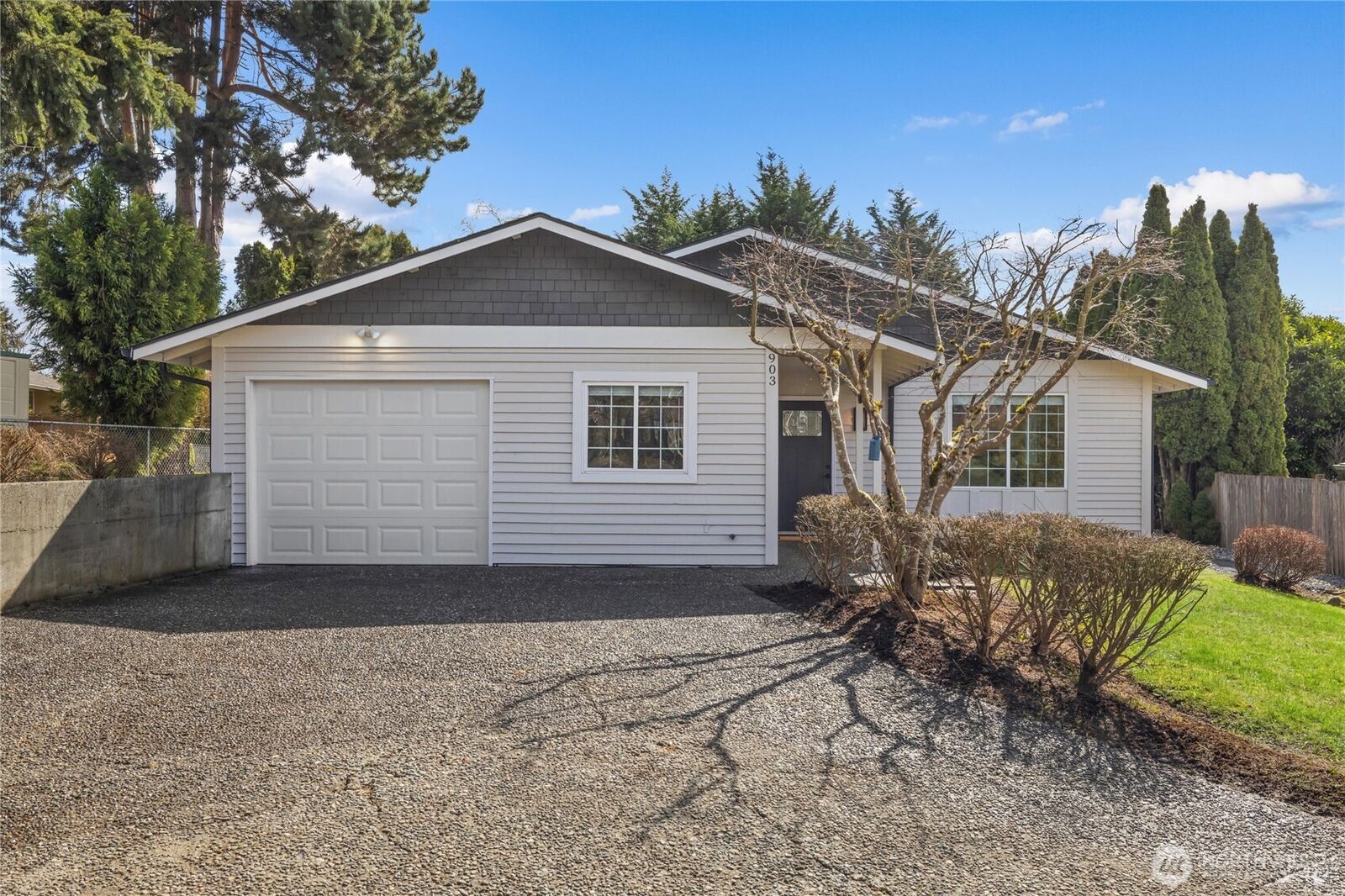 Property Photo:  903  20th Street  WA 98290 