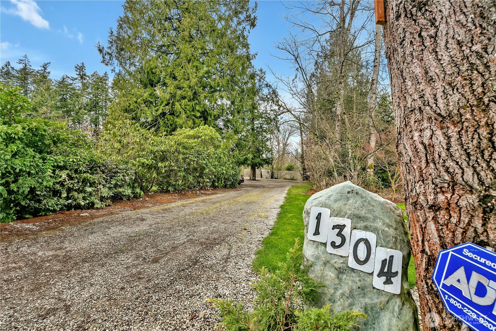 Property Photo: 1304 208th Avenue E WA 98391