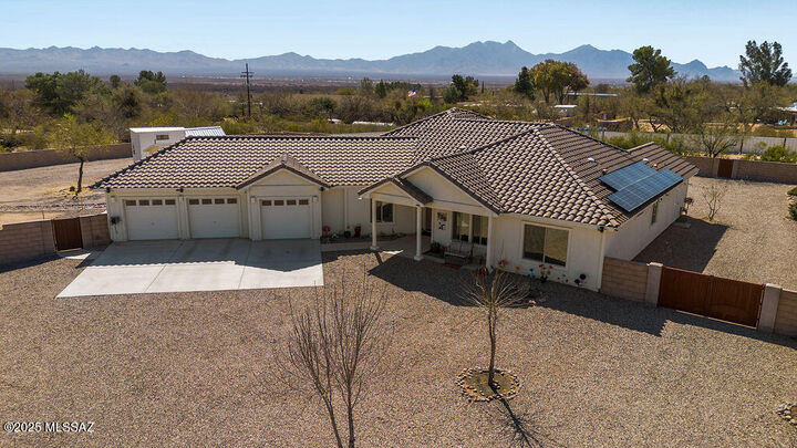 Property Photo:  725 Calle De Julio  AZ 85614 