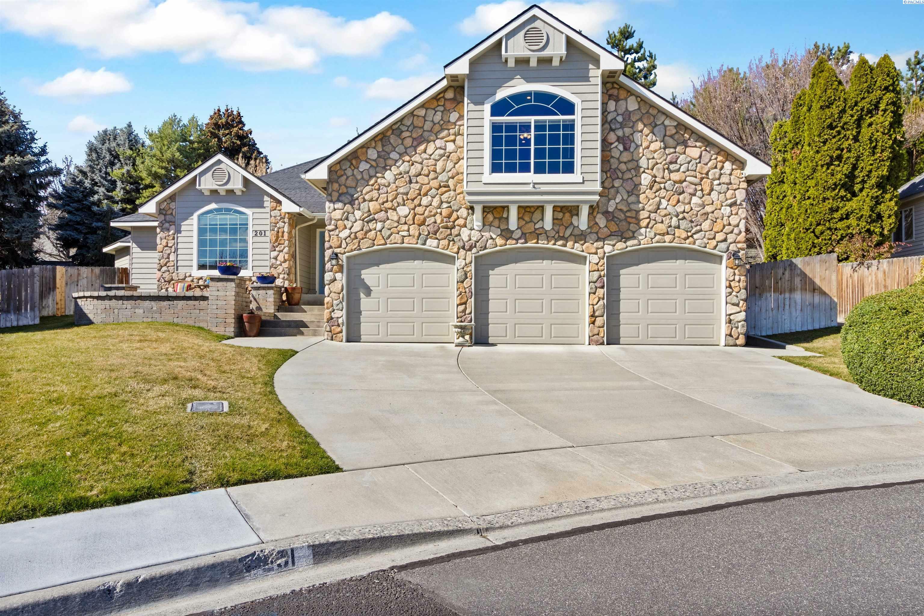 201 Rocky Mountain Ct.  Richland WA 99352 photo