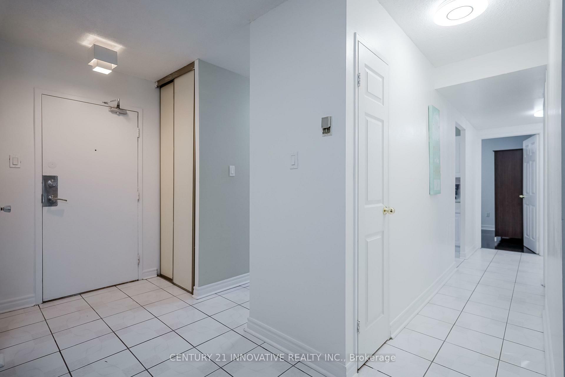 Property Photo: 2050 Bridletowne Circle 511 ON M1W 2V5