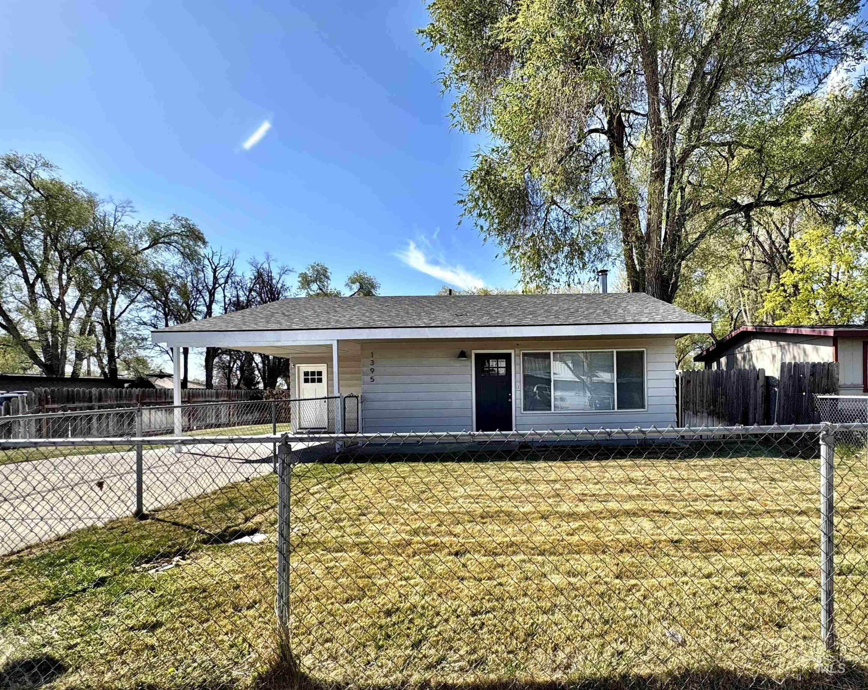 Property Photo: 1395 E 5th N ID 83647