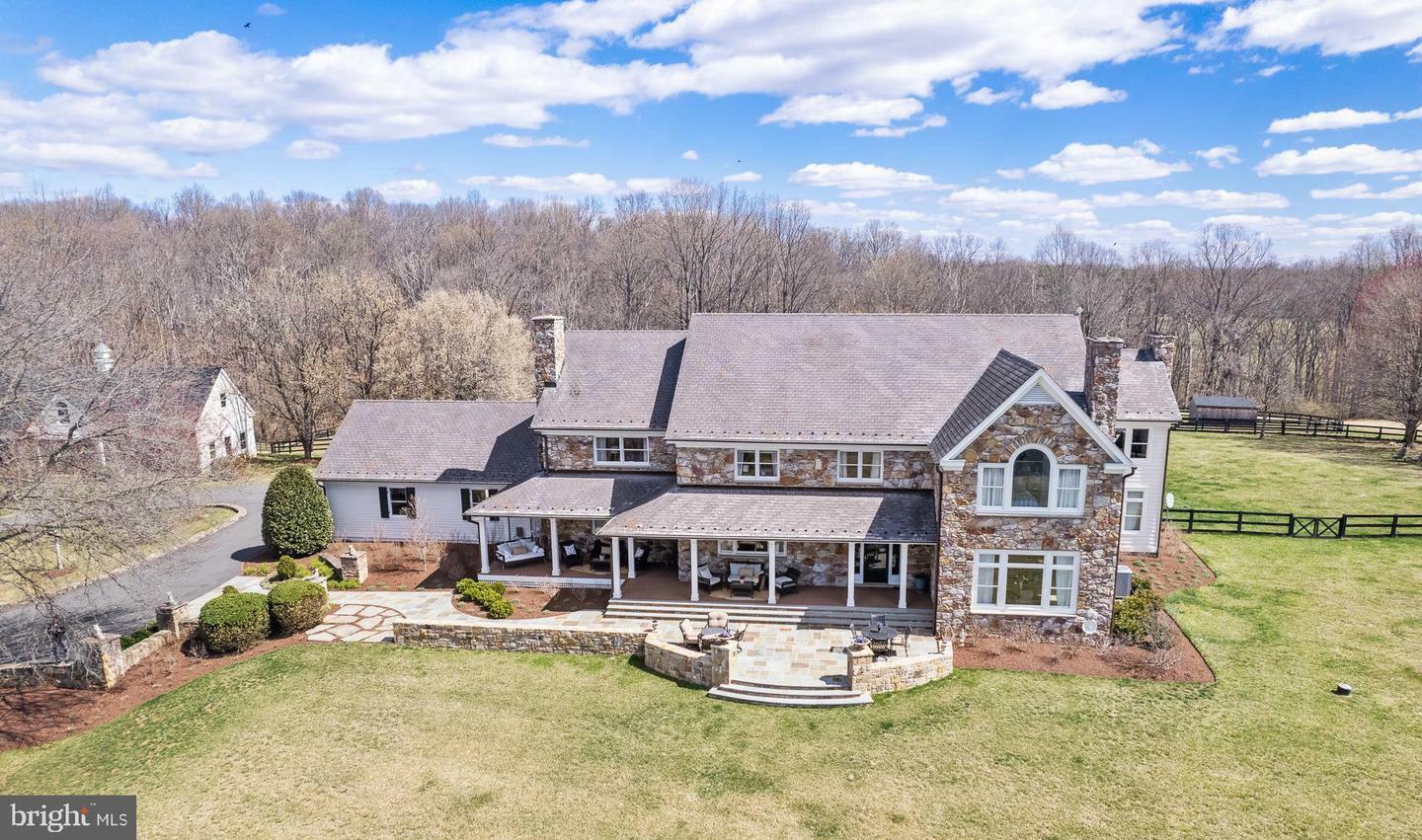 Property Photo: 20544 Beaverdam Bridge Road VA 20132