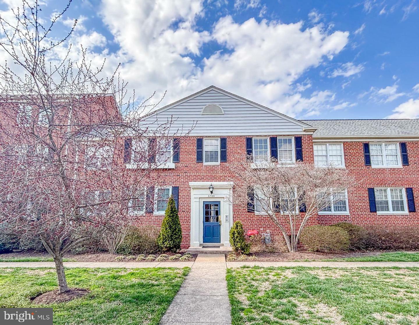 Property Photo: 6709 W Wakefield Drive B2 VA 22307