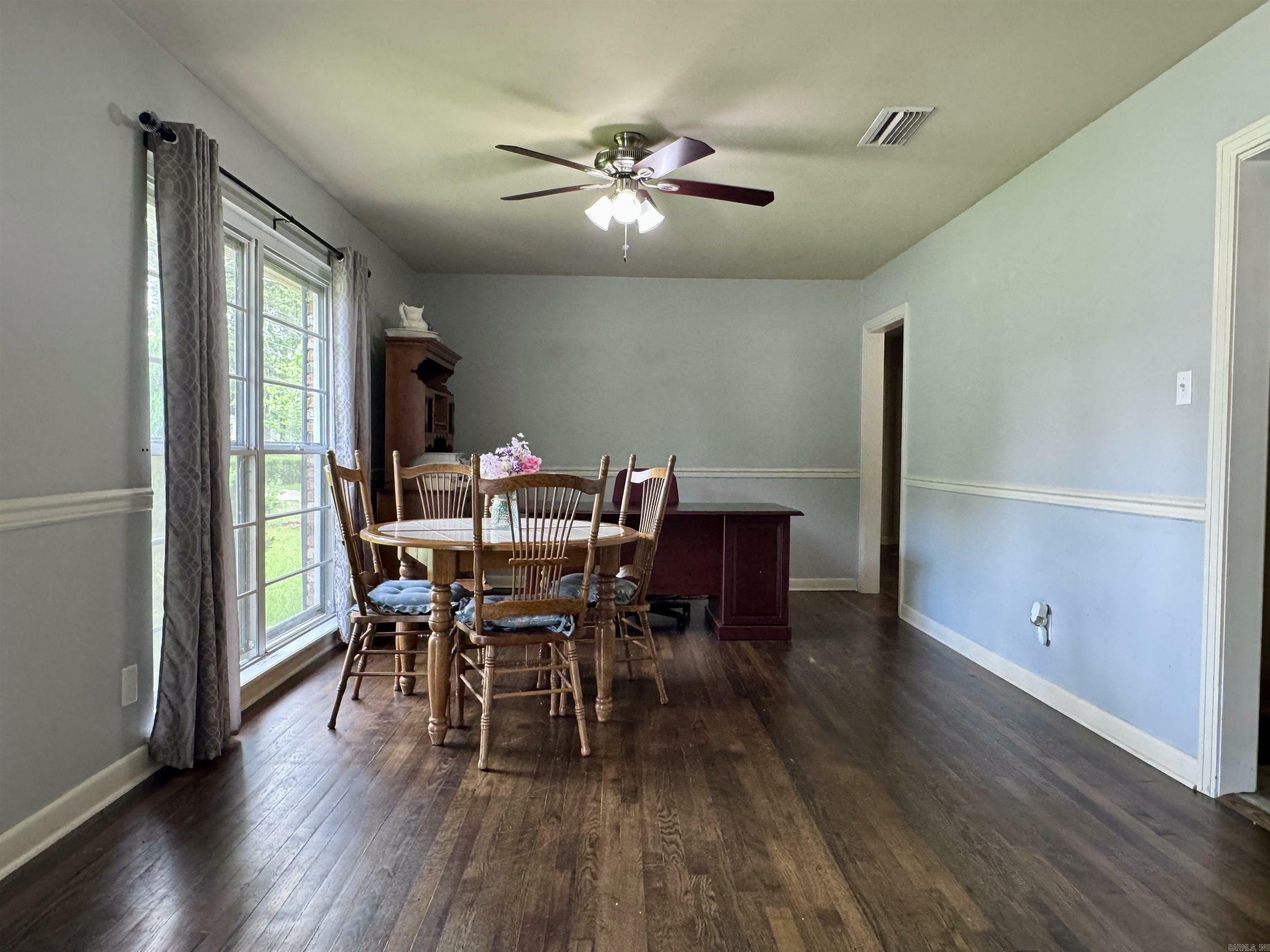 Property Photo:  2204 E Lee Ave  AR 72120 