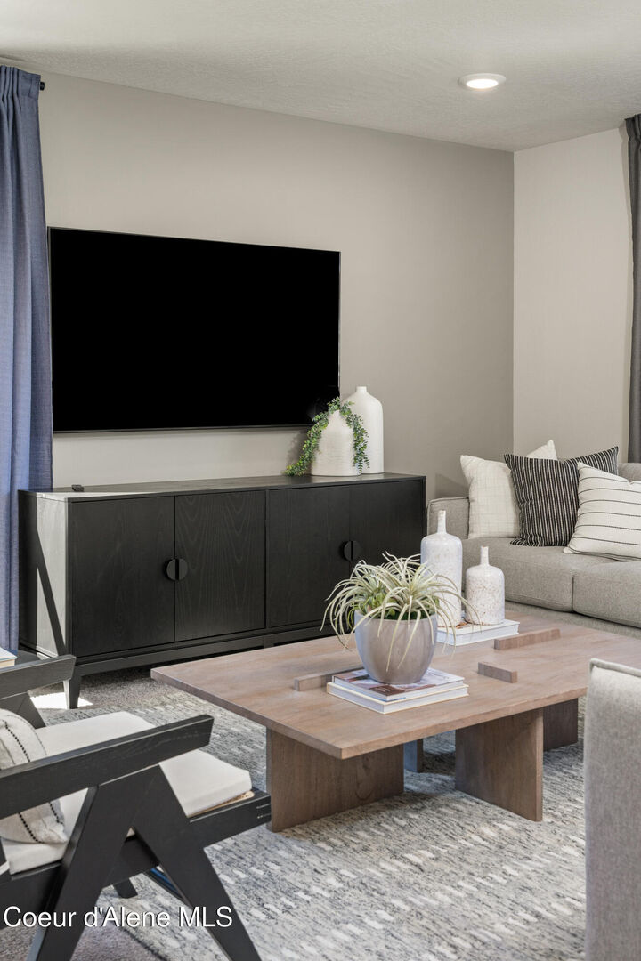 Property Photo:  98 E Spirea Ln  ID 83835 