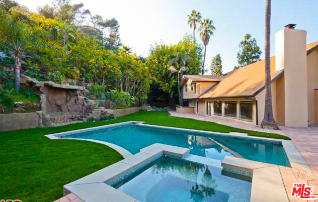 Property Photo: 10926 Alta View Dr CA 91604