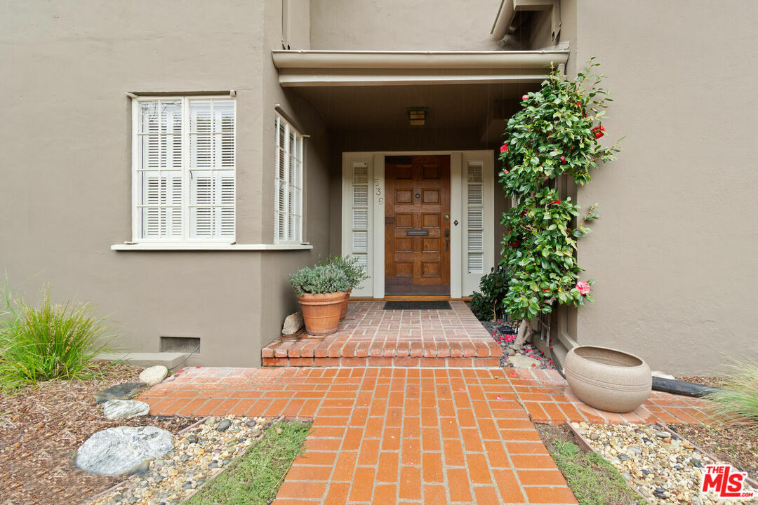 Property Photo: 536 S Bronson Ave CA 90020