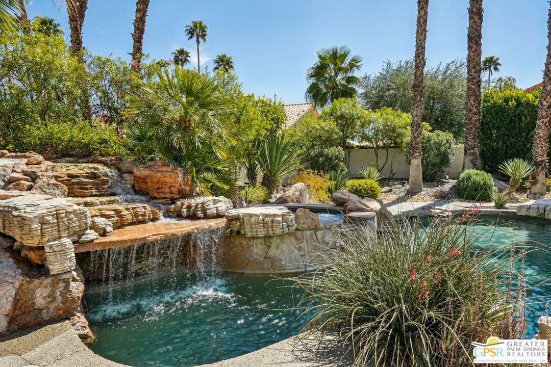 Property Photo: 364 Oakmont Dr CA 92211