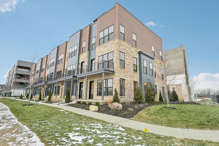 Property Photo: 2250 Quarry Trails Drive OH 43228