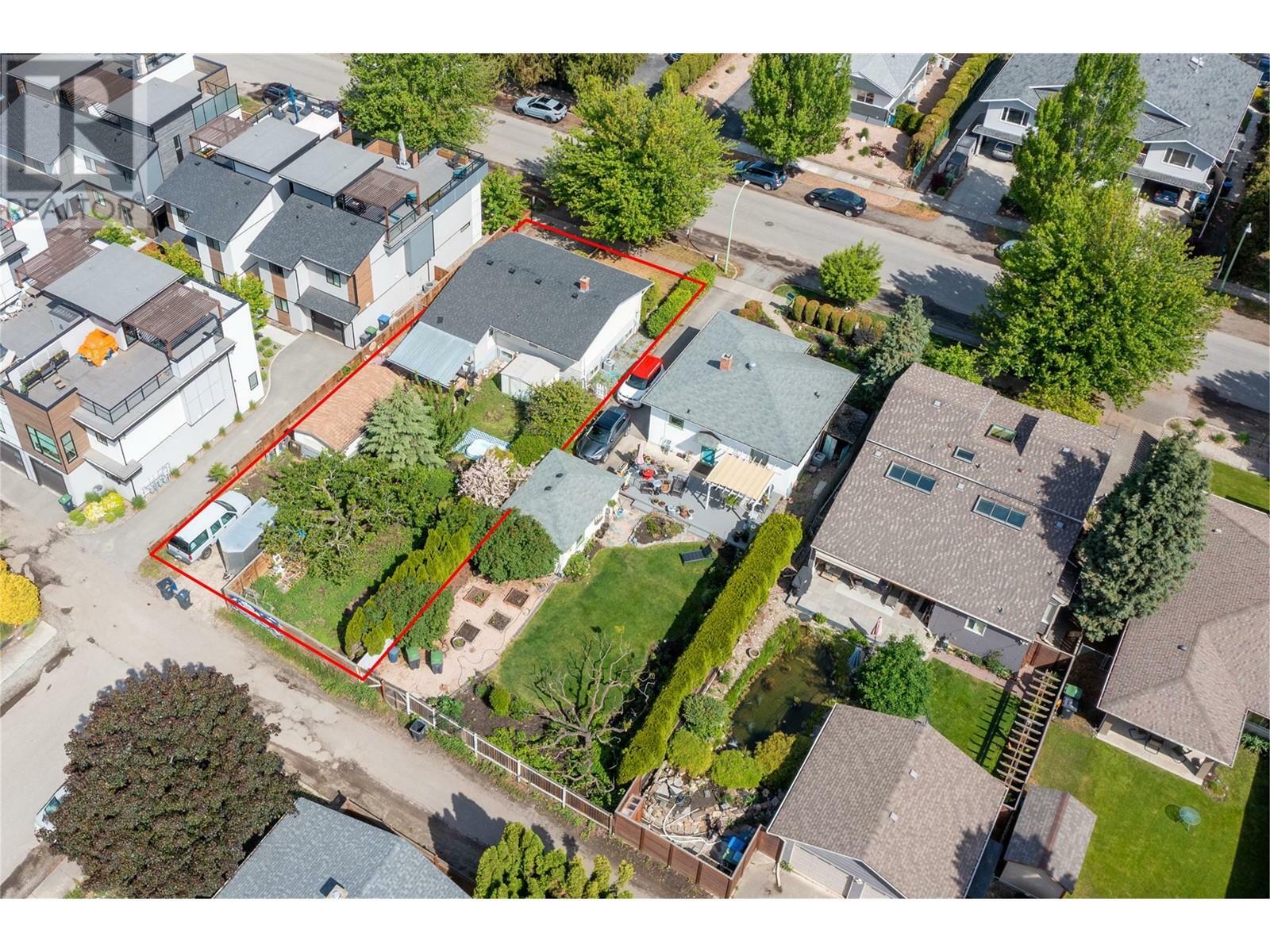 Property Photo: 953 Borden Avenue BC V1Y 6A5