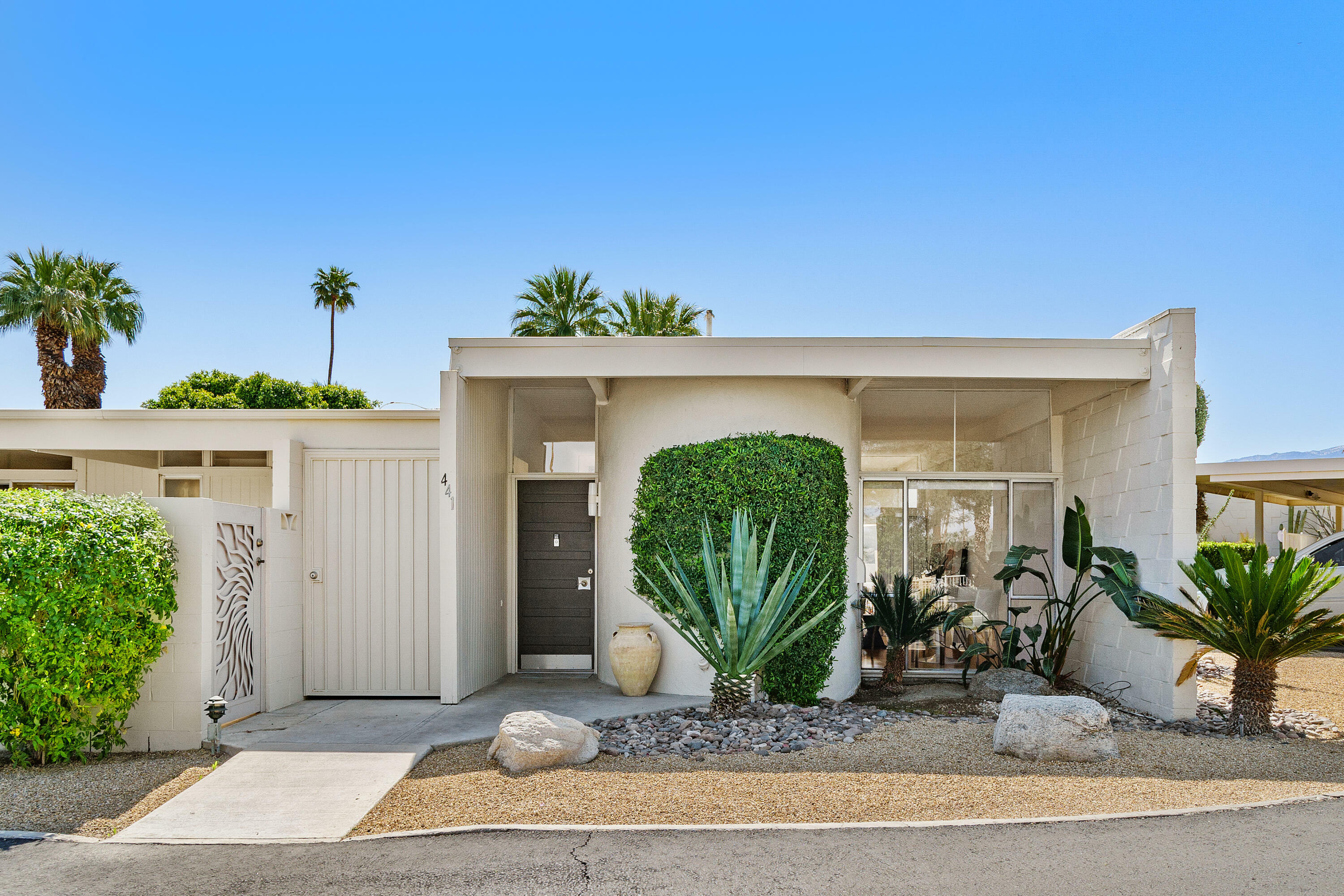 Property Photo:  441 Sandpiper Street  CA 92260 