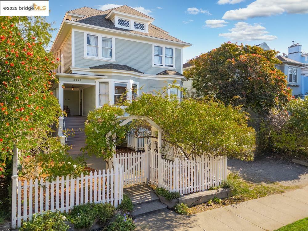 Property Photo: 2535 Hillegass Ave CA 94704