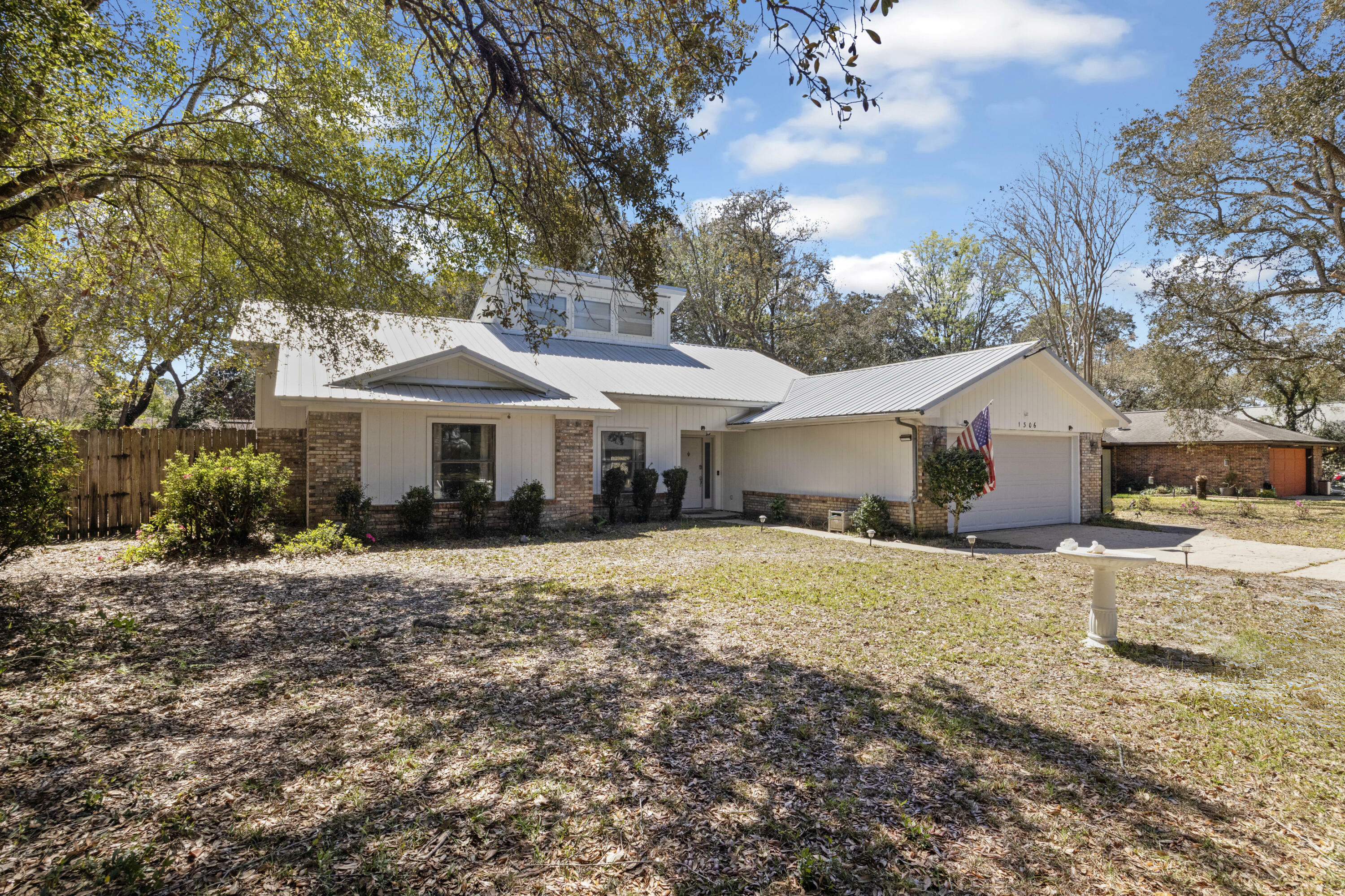 Property Photo: 1306 Rosewood Way FL 32578
