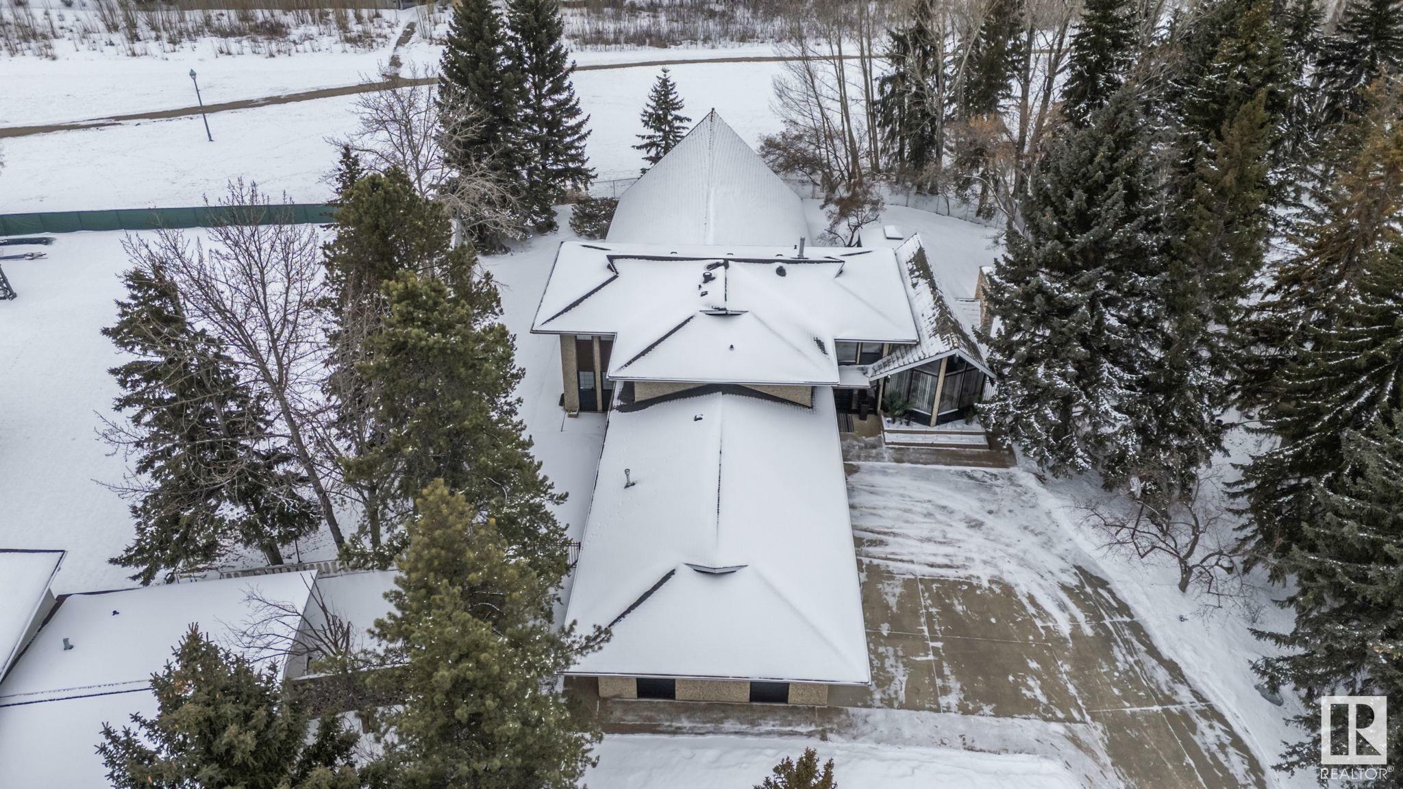 Property Photo:  23 Westbrook Drive NW  AB T6J 2C8 