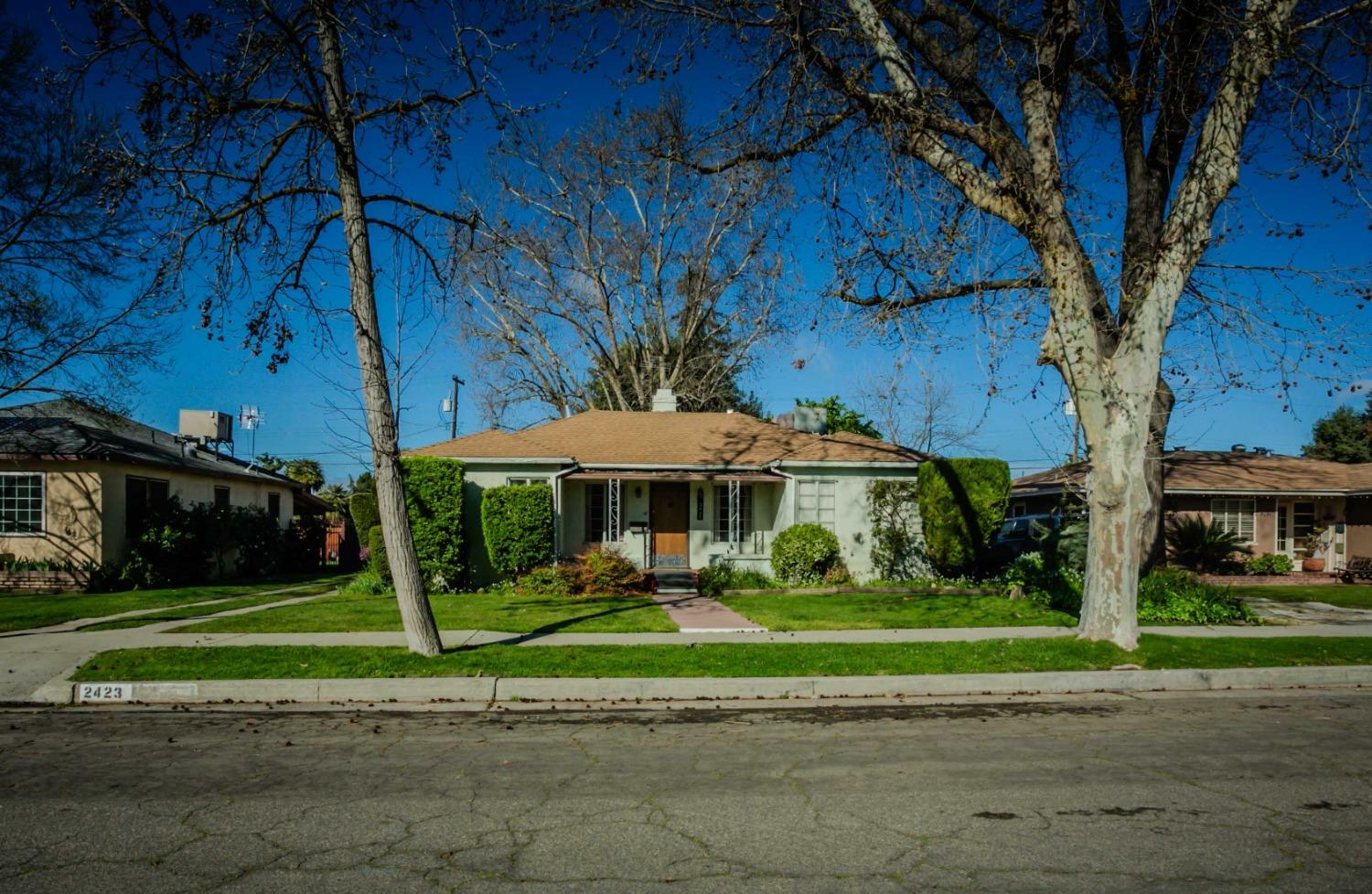 Property Photo: 2423 N Thorne Avenue CA 93704