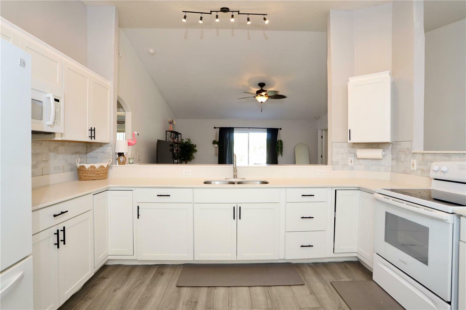 Property Photo: 7 Sequoia Way FL 34758