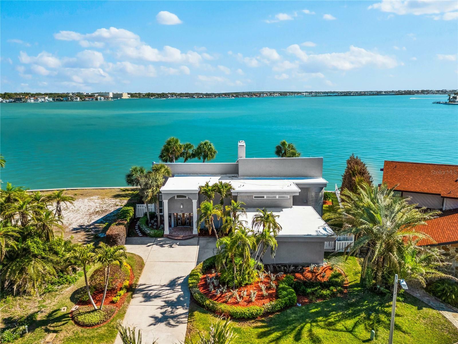 Property Photo: 520 Belle Isle Avenue FL 33786