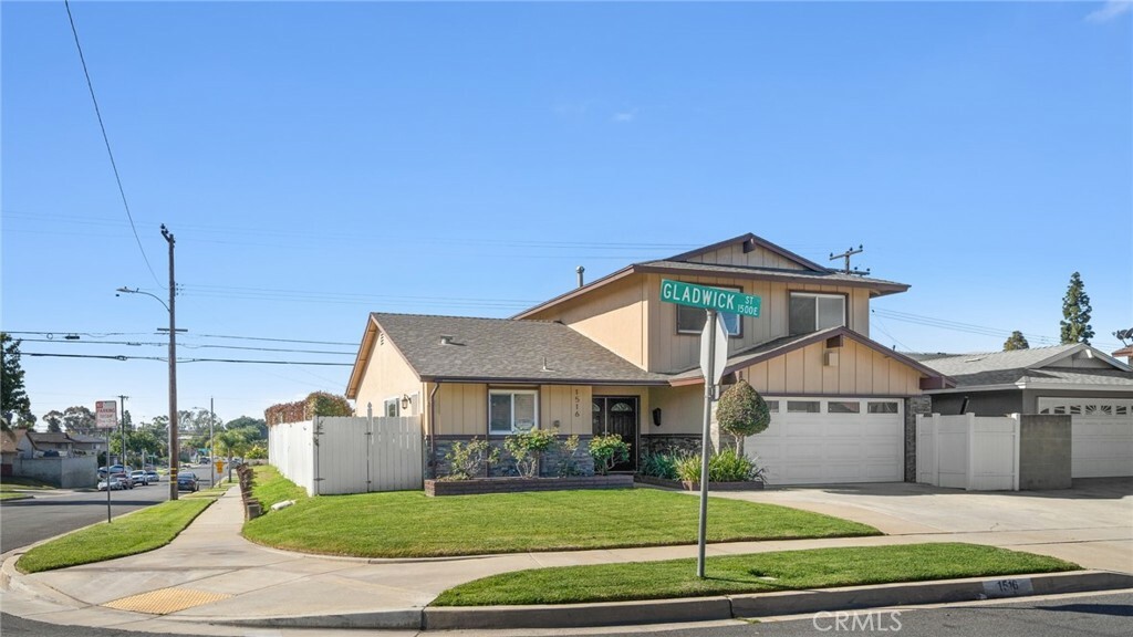 Property Photo: 1516 E Gladwick Street CA 90746