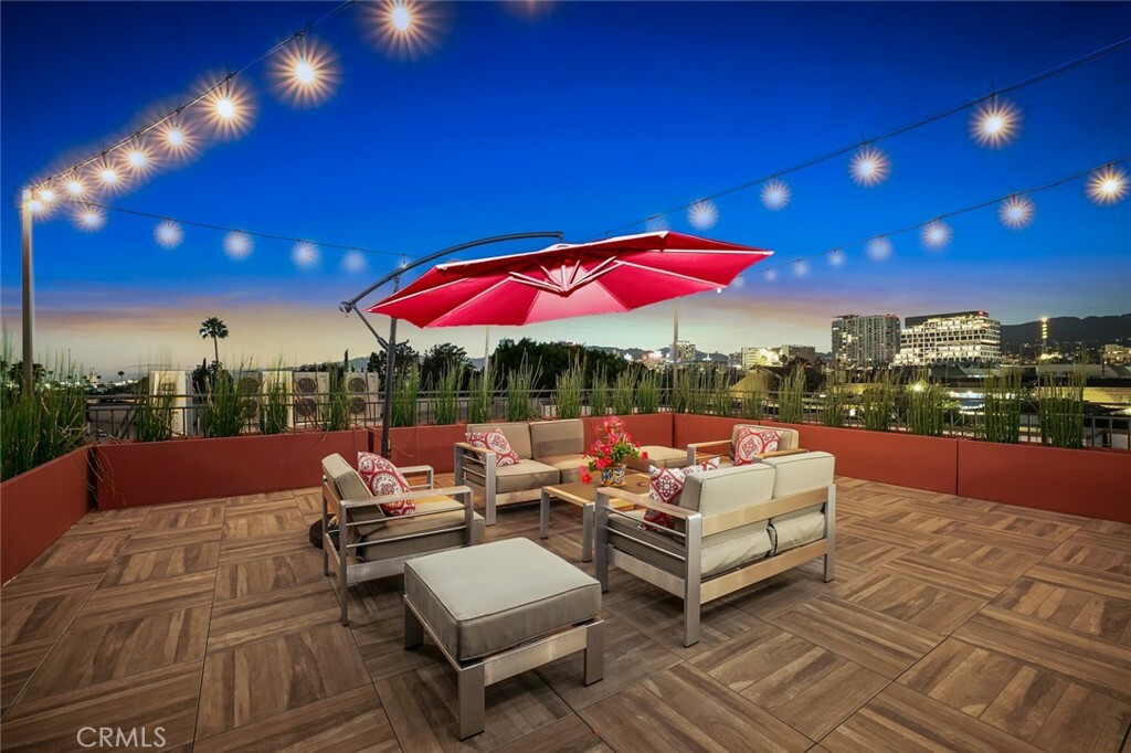 Property Photo: 5820 La Mirada Avenue 406 CA 90038