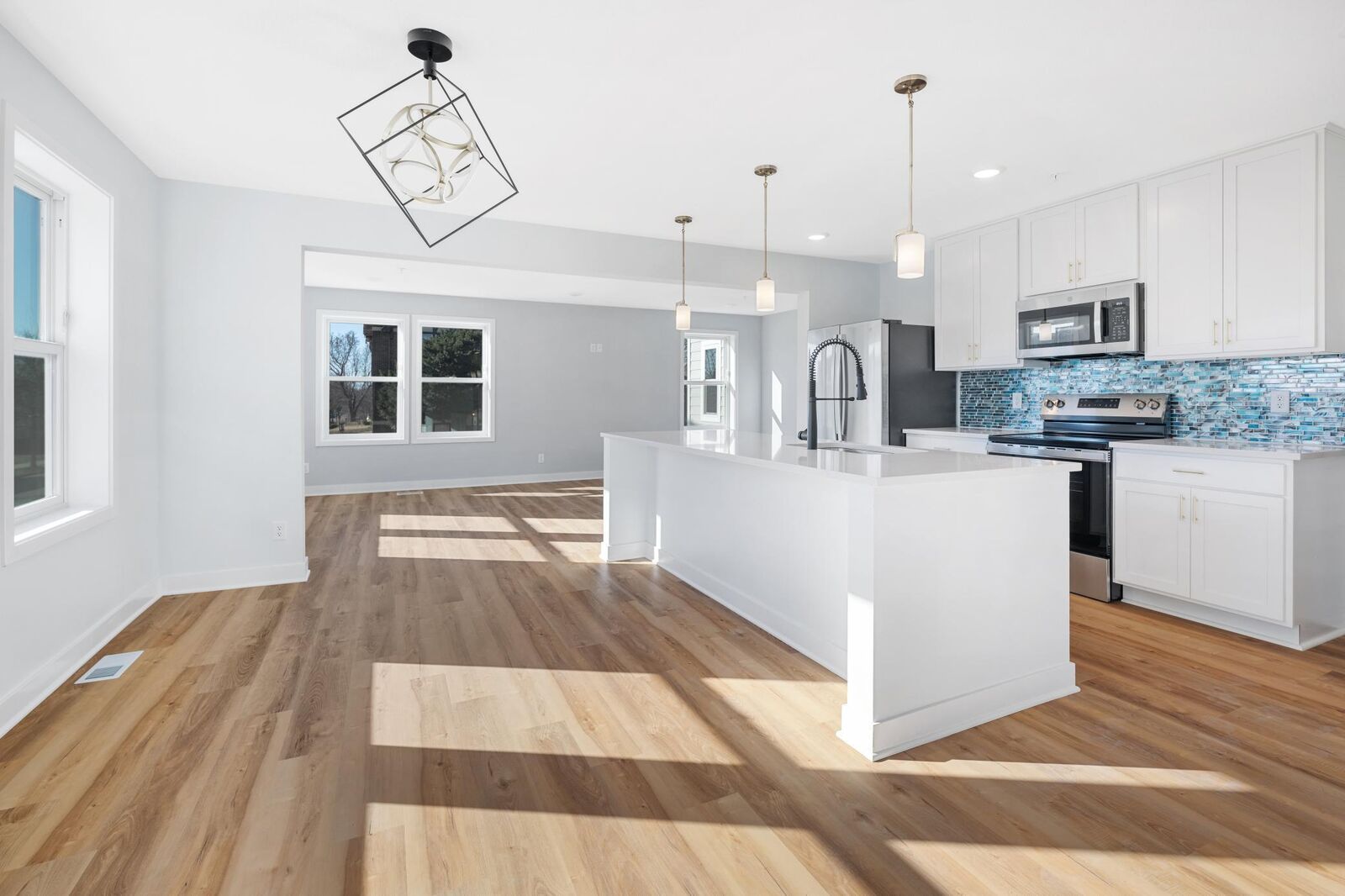 Property Photo:  1903 Thomas Avenue N  MN 55411 