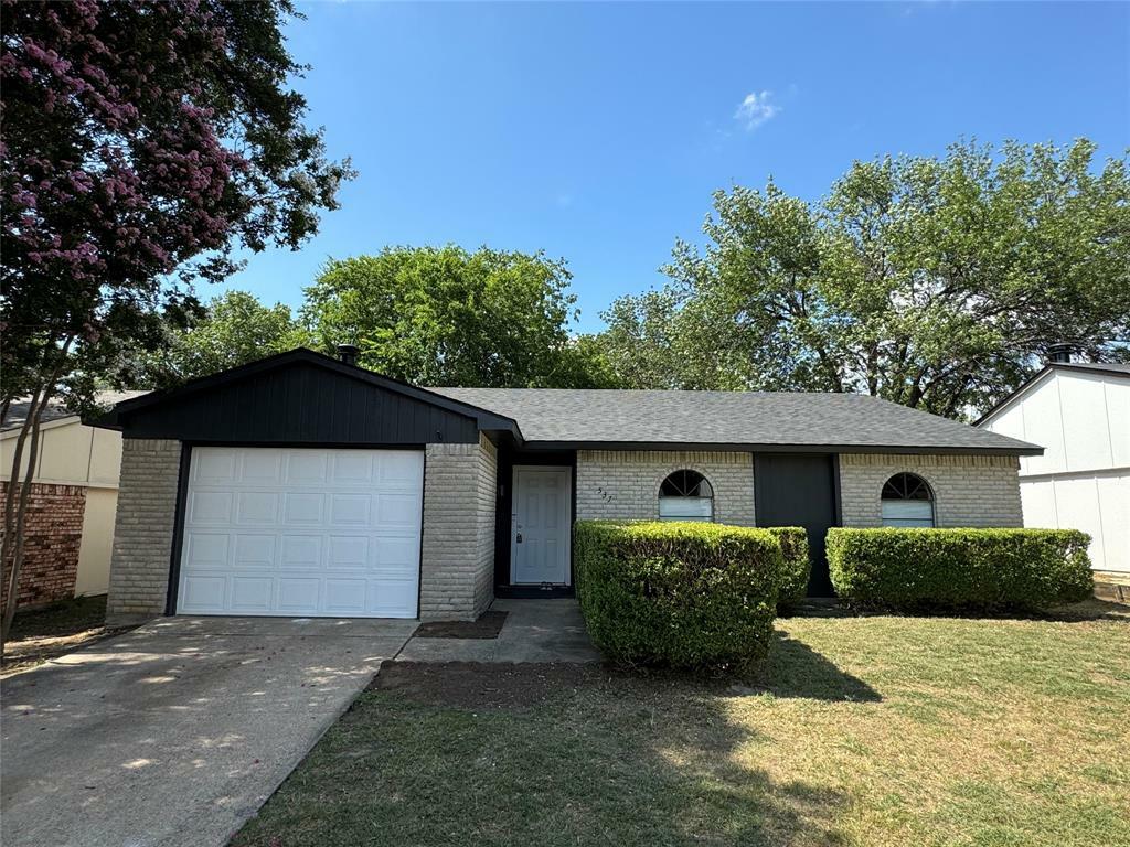 Property Photo: 537 Oldbridge Drive TX 75002