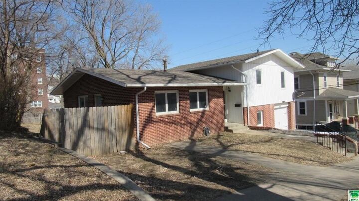 Property Photo: 211 21st St IA 51104