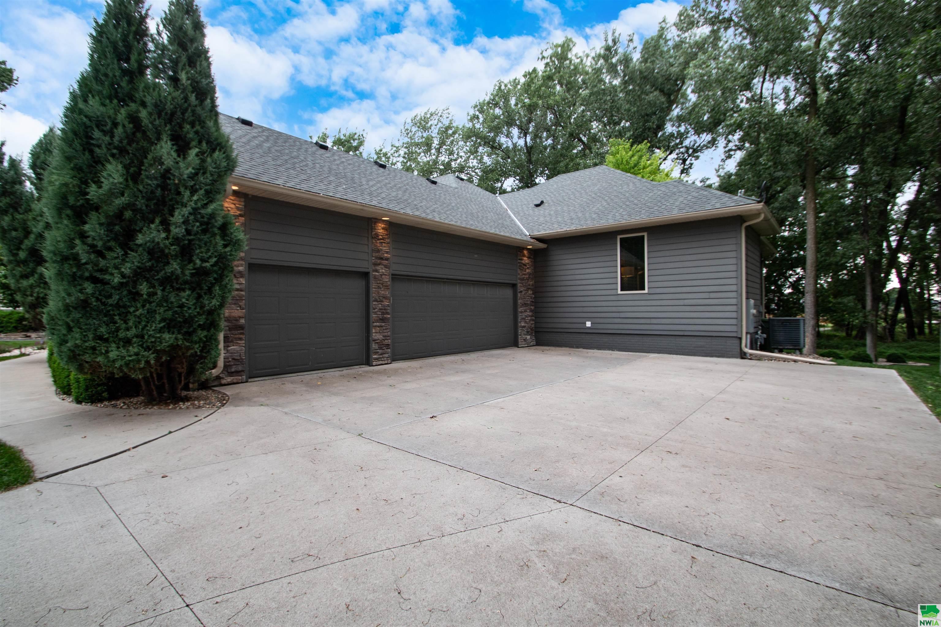 Property Photo:  871 E Sawgrass Trail  SD 57049 