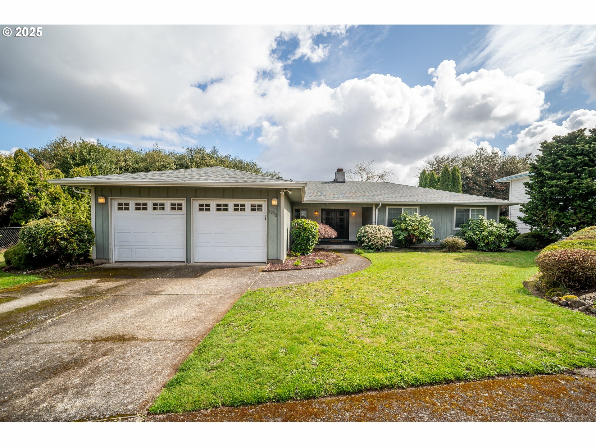 Property Photo: 3922 NE 142nd Ave OR 97230