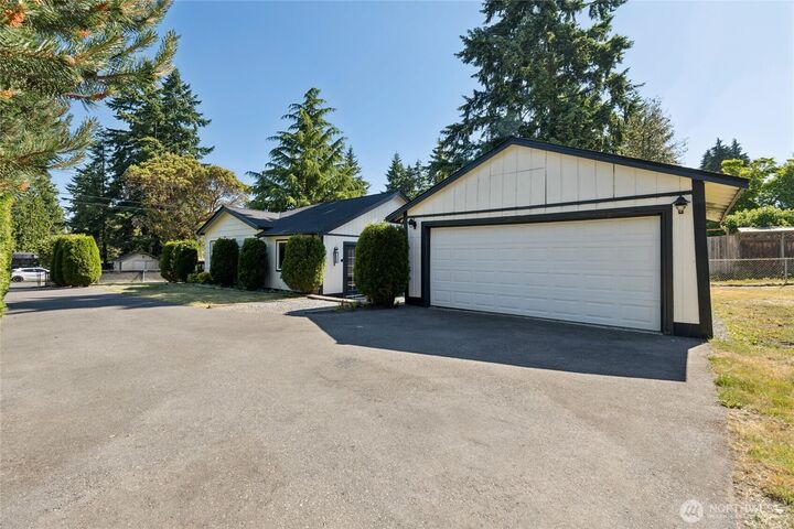 Property Photo:  817 SW 158th Street  WA 98166 