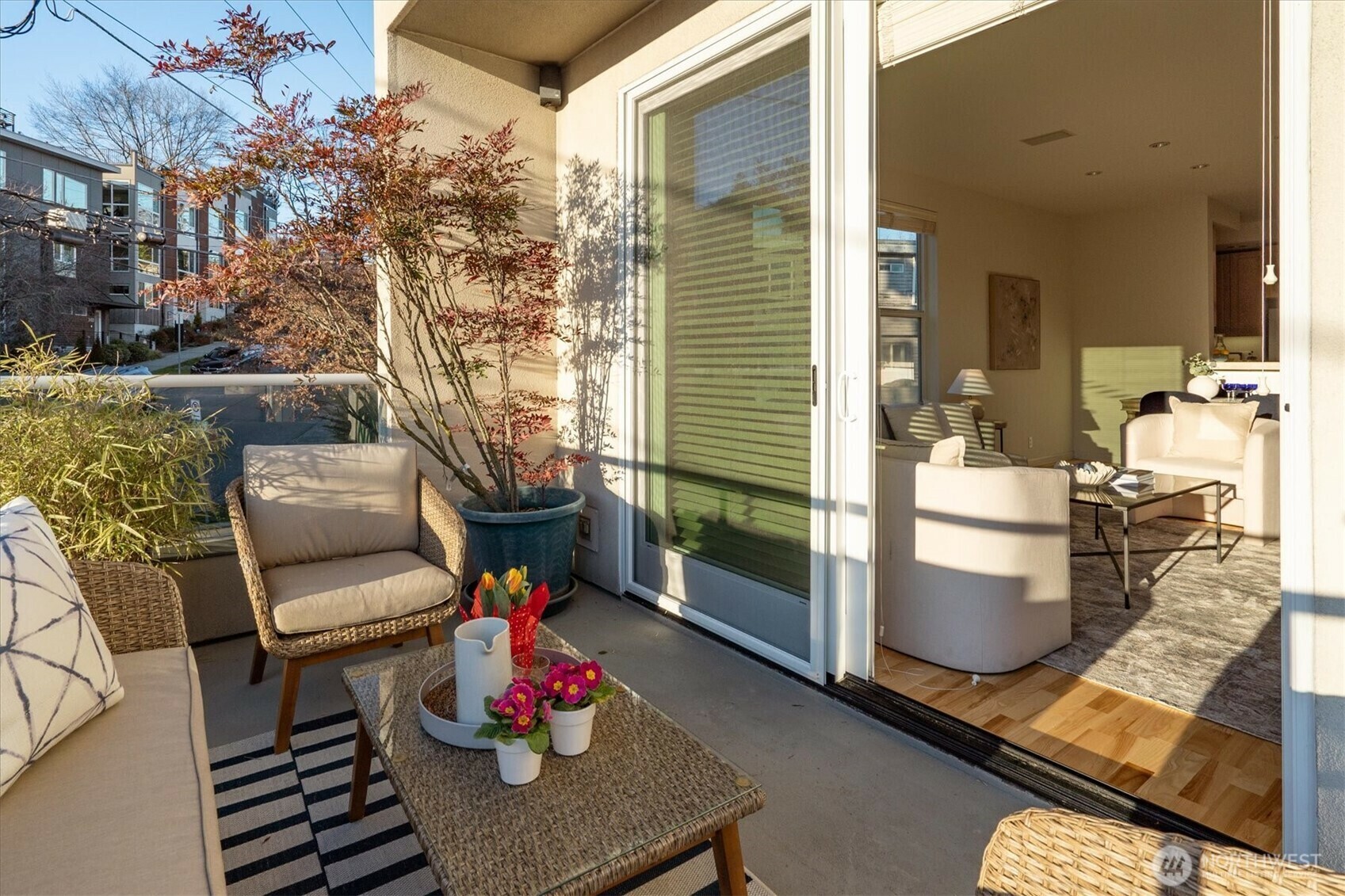 Property Photo: 3900 2nd Avenue NE 401 WA 98105