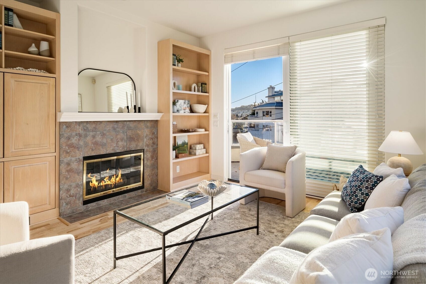 Property Photo: 3900 2nd Avenue NE 401 WA 98105