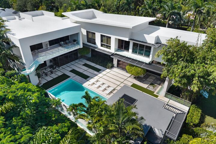 Property Photo: 4780 SW 86th Ter FL 33143