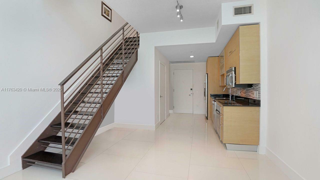 Property Photo: 60 SW 13th St 3820 FL 33130