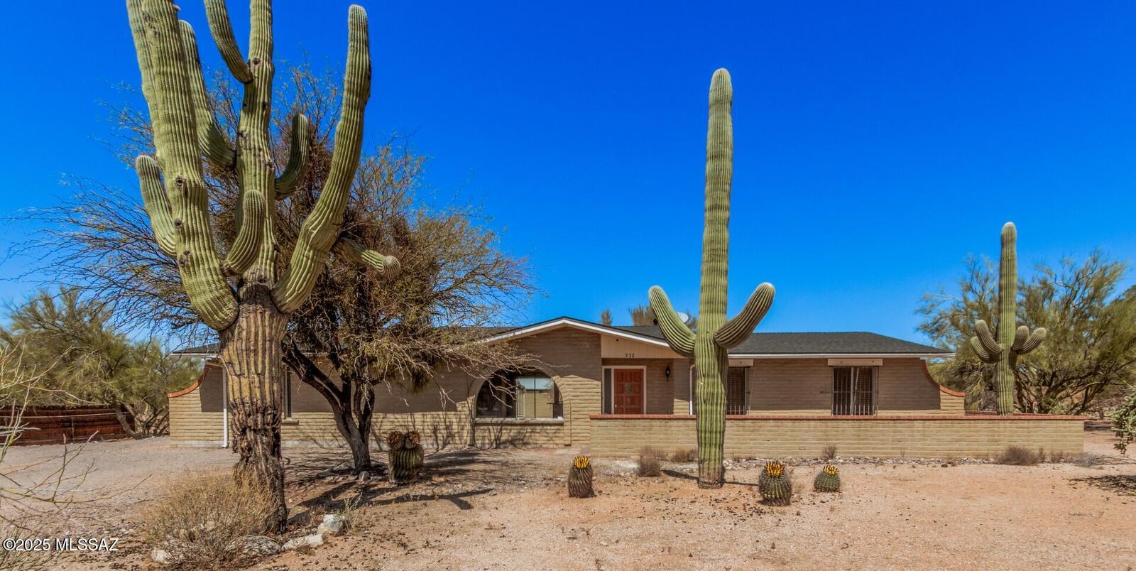 Property Photo:  932 W Cool Drive  AZ 85704 