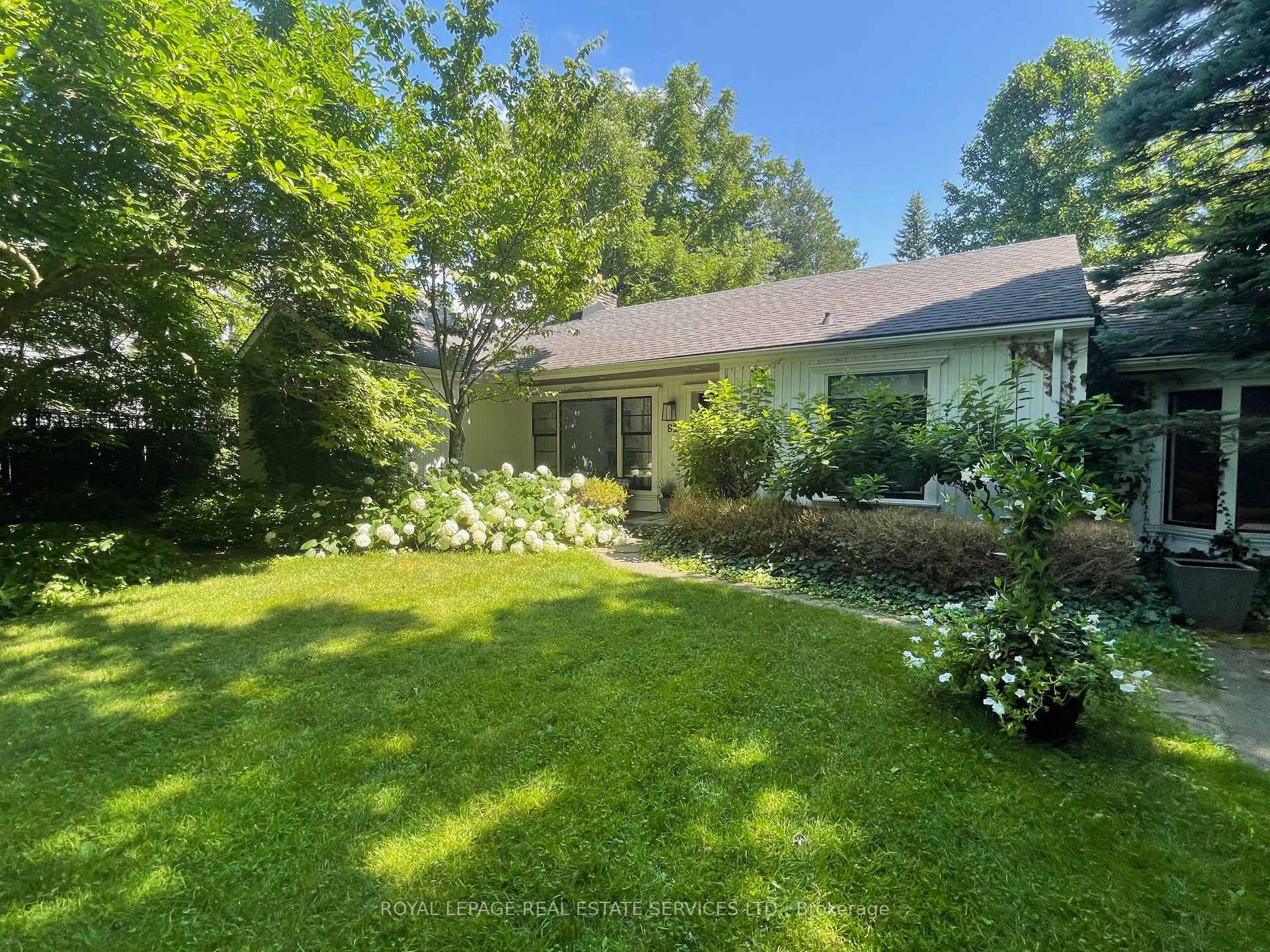 Property Photo: 81 Chartwell Road ON L6J 3Z3