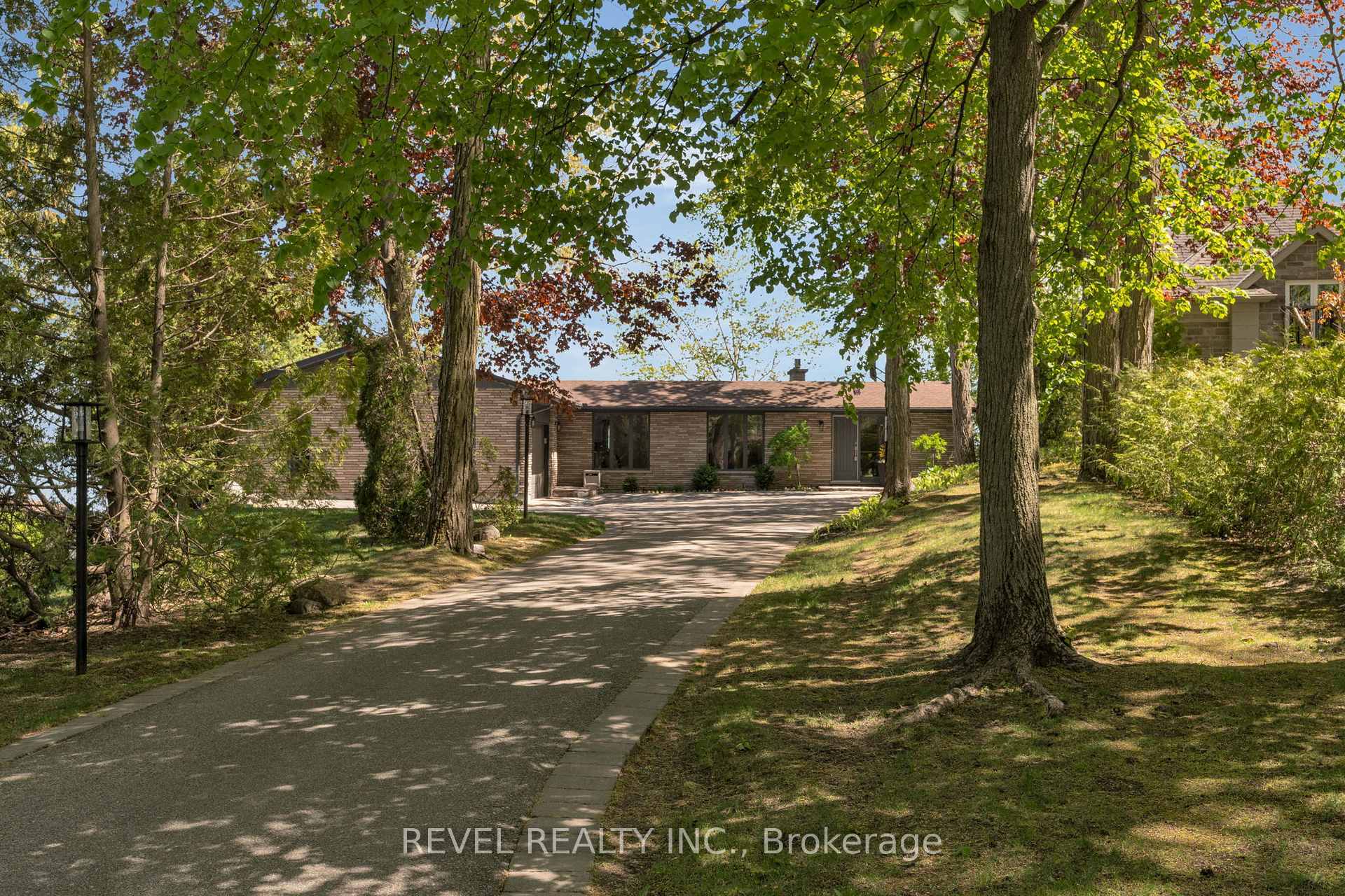 Property Photo: 416 Bay Street ON L3V 3X4