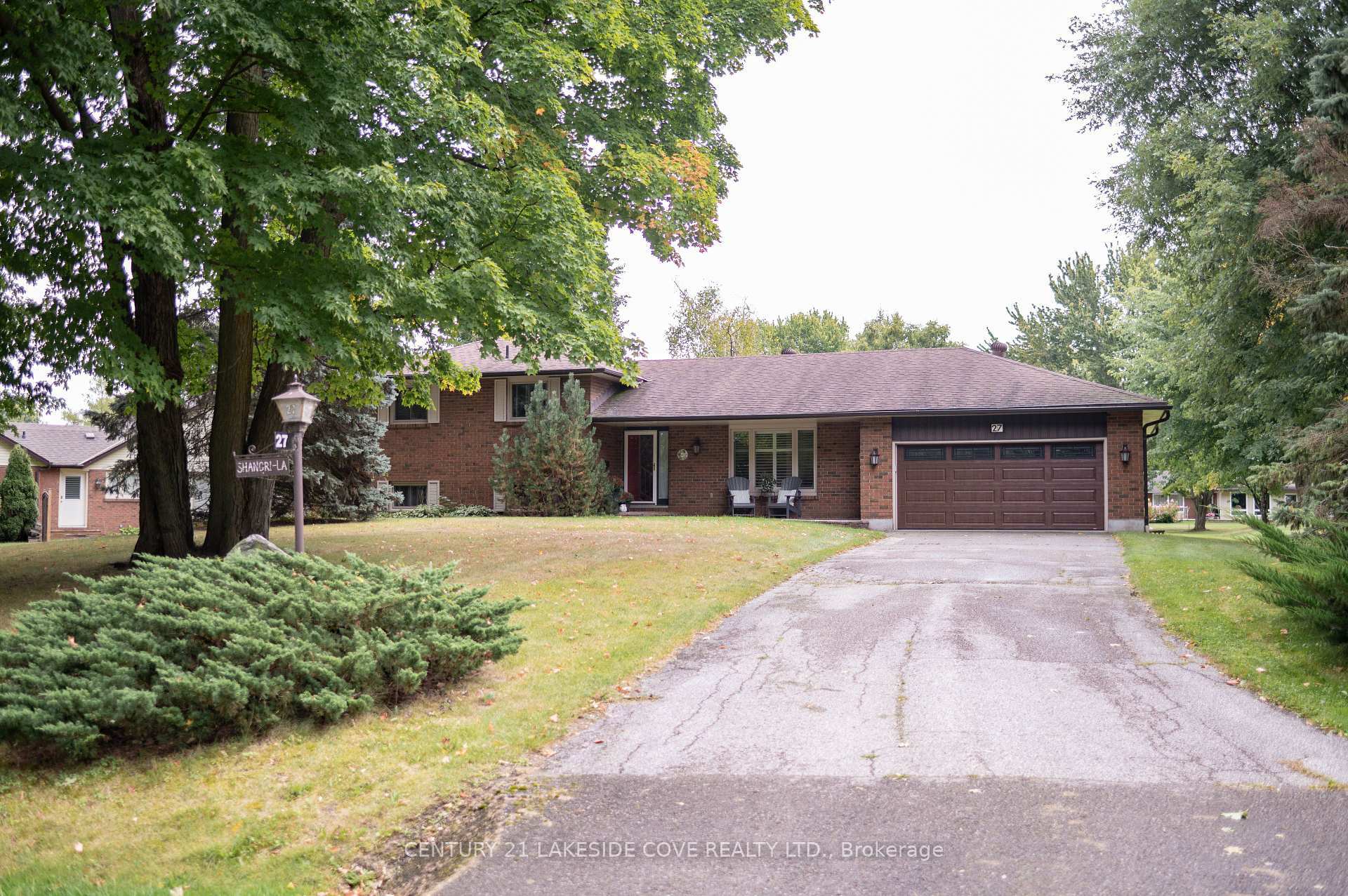 Property Photo: 27 Thicketwood Place ON L0K 1B0