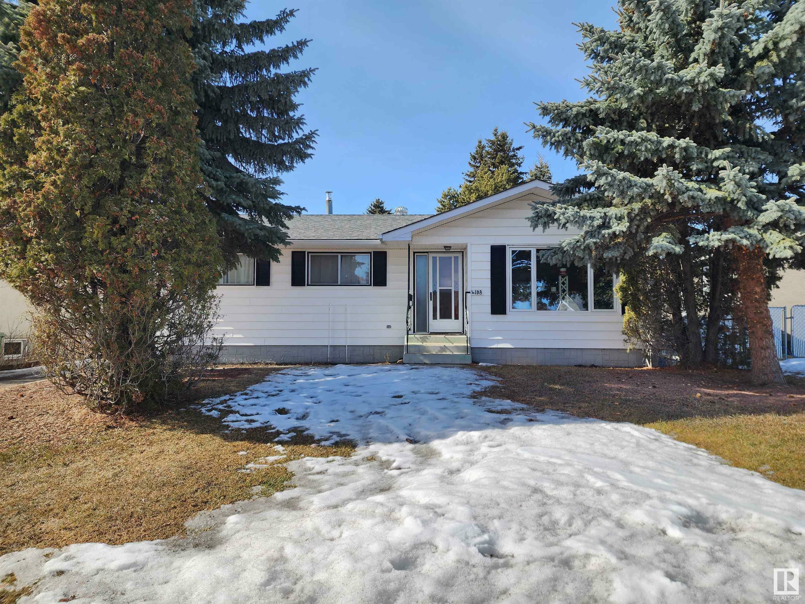 Property Photo:  4108 52 Street  AB T9A 1N2 