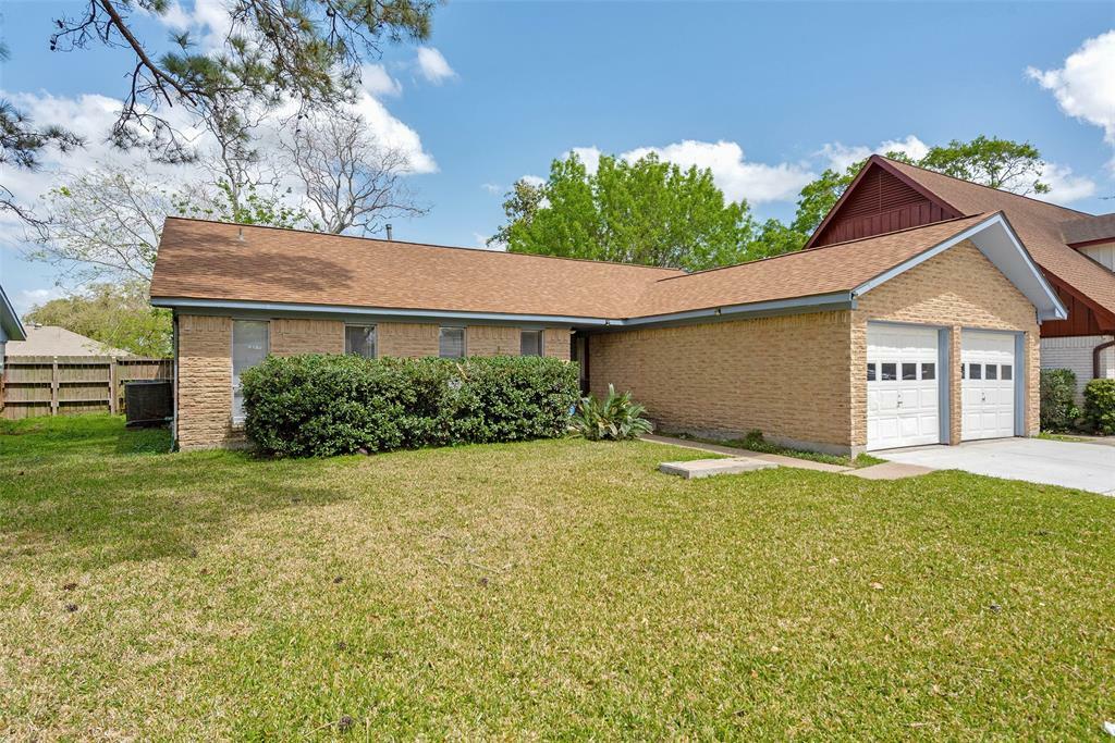 Property Photo: 807 Seacliff Drive TX 77062