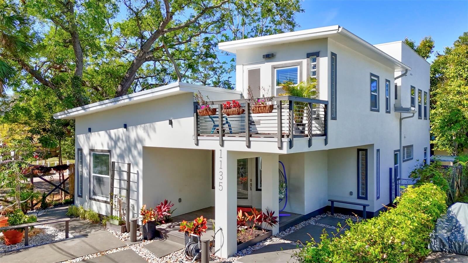 Property Photo: 1135 Florida Avenue FL 34236