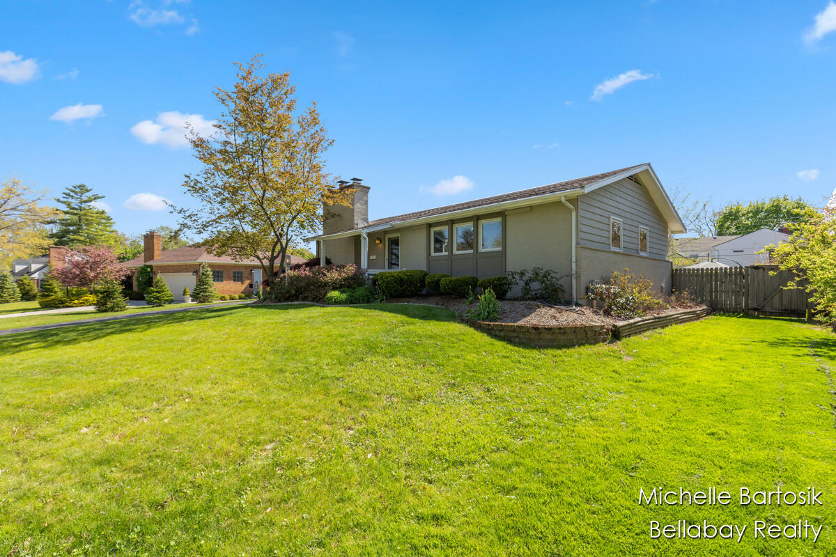 Property Photo: 1424 Ridgewood Avenue SE MI 49506