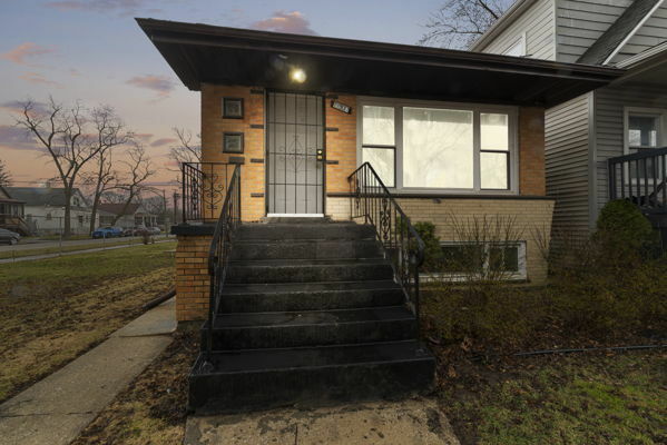 Property Photo: 11937 S Calumet Avenue IL 60628