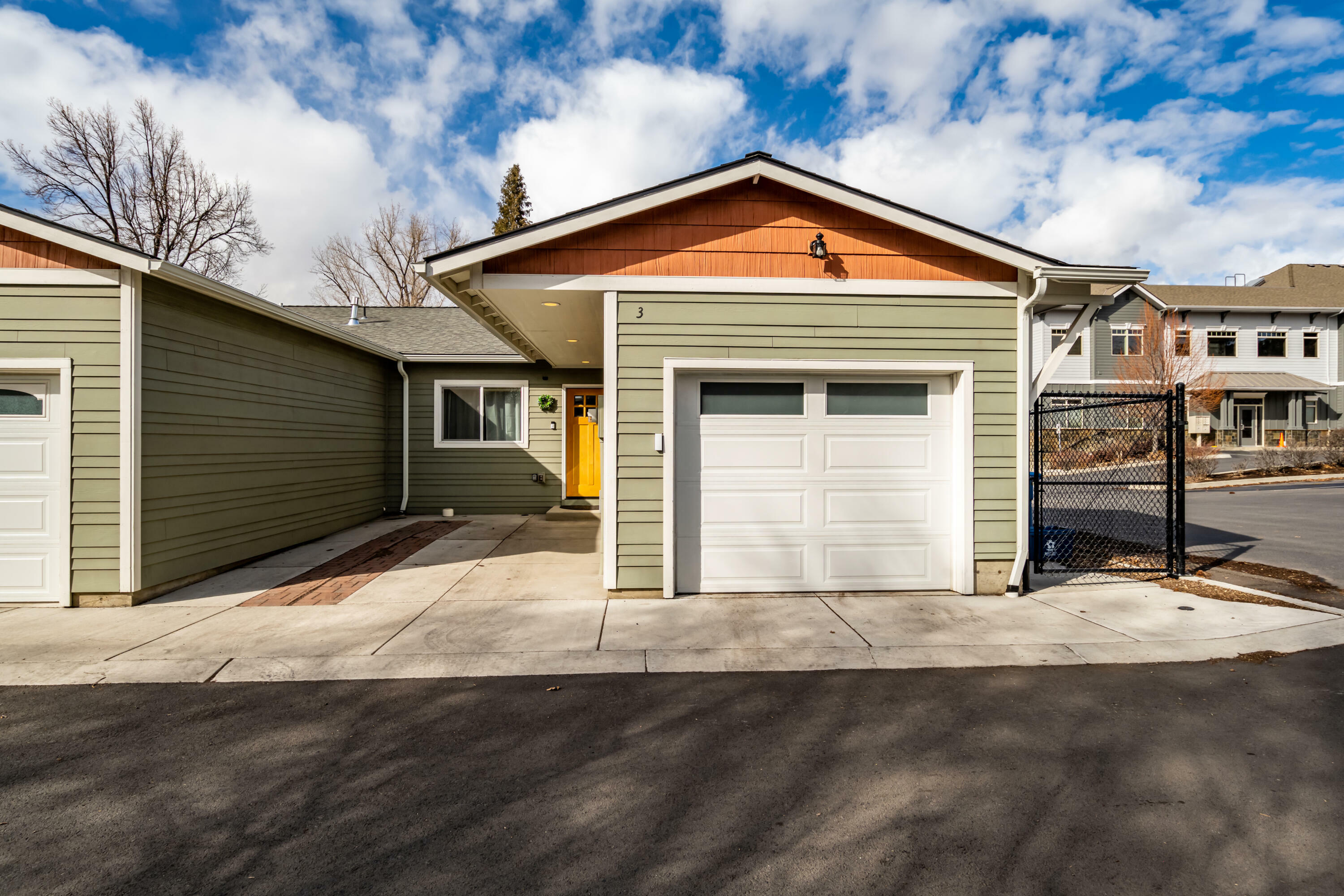 Property Photo: 1738 NE 4th Street 3 OR 97701