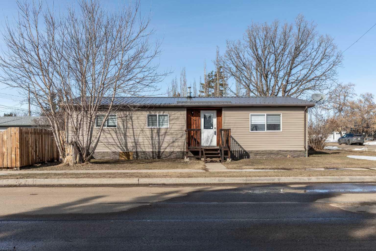 Property Photo: 4702 49 Avenue AB T0B 2L0