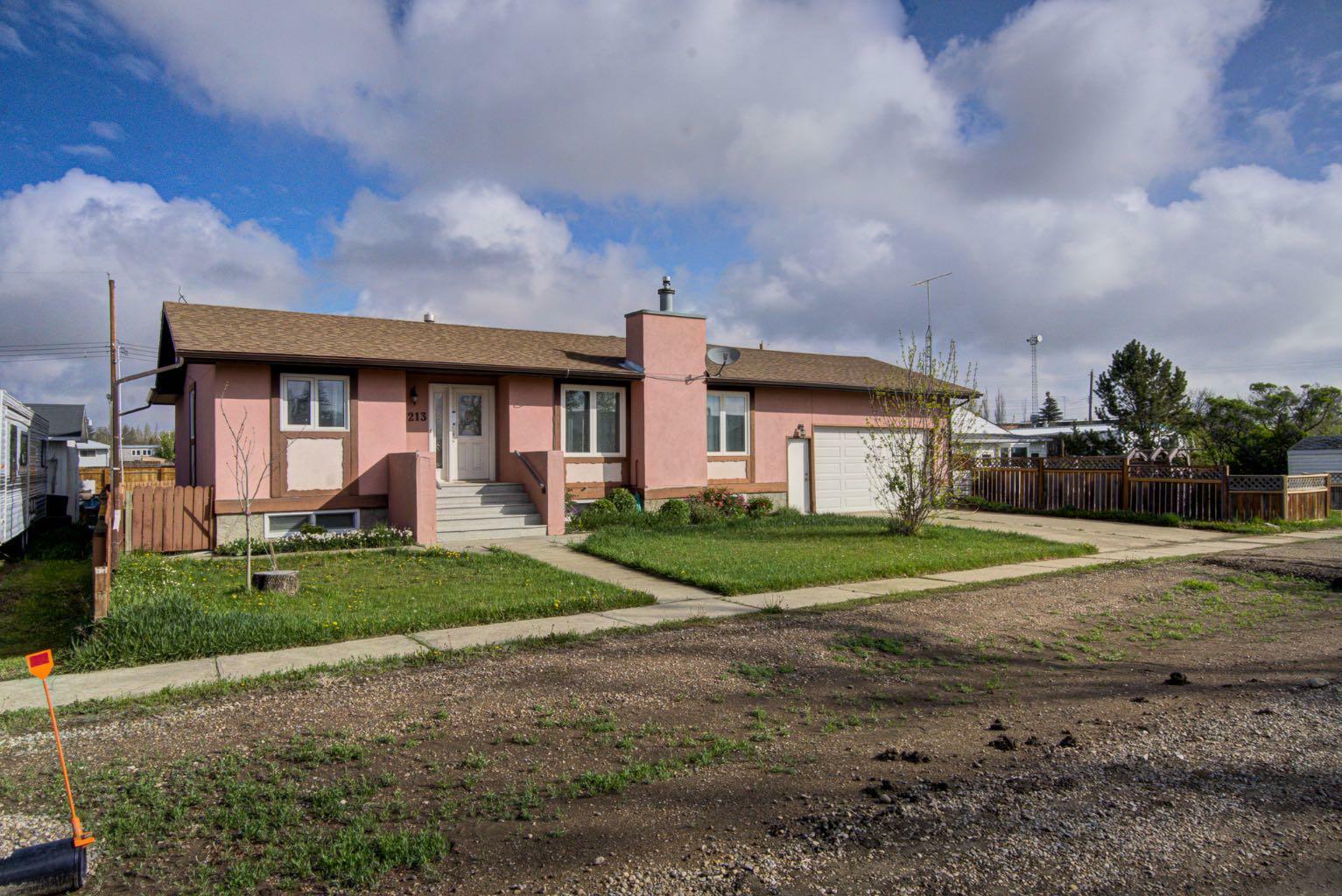 Property Photo: 213 2 Avenue S AB T0L 0R0