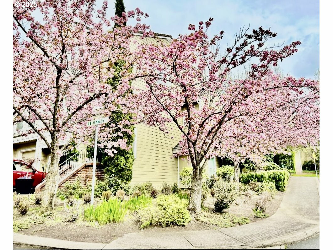 2910 NW Kennedy Ct  Portland OR 97229 photo
